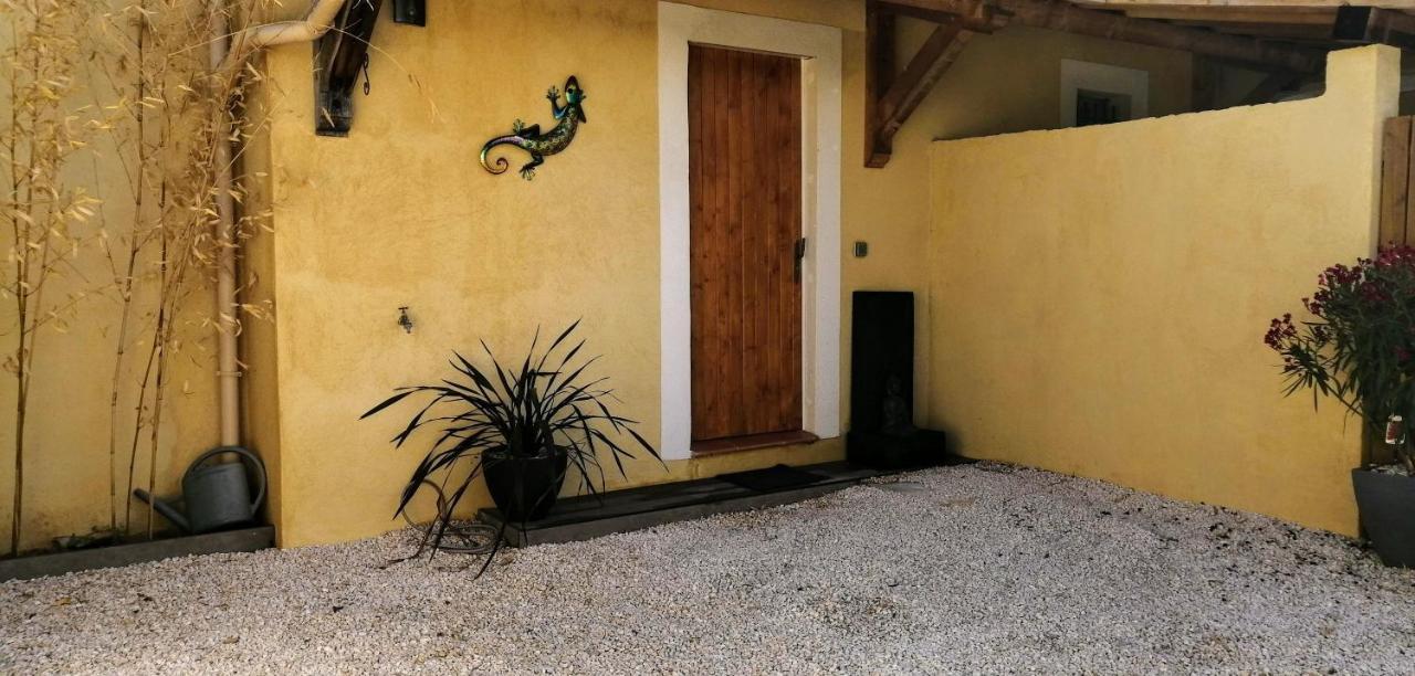 Maison F2, Neuve Au Calme Avec Jardinet La Crau Exterior photo